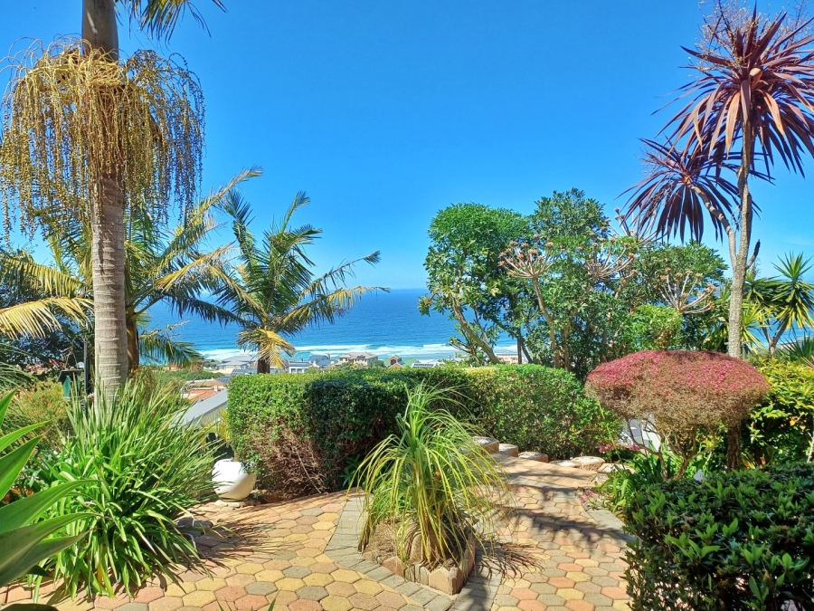 5 Bedroom Property for Sale in Outeniqua Strand Western Cape